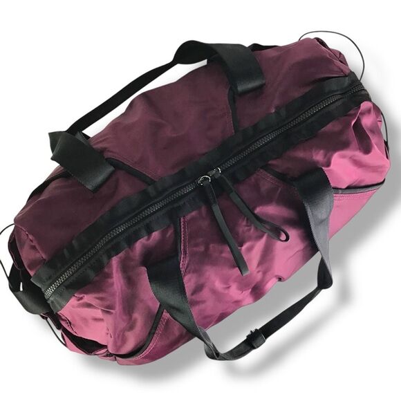 Lululemon Athletica Extra Mile Duffle Gym Yoga Travel Bag Weekender Crossbody - Picture 13 of 16